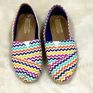 Toms Chevron pattern size 7 in excellent shape